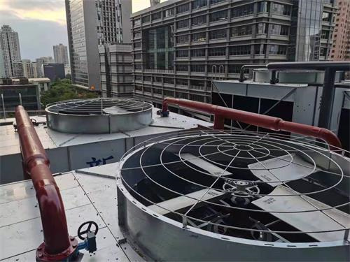 淺談廣東冷卻塔的分類及各自優(yōu)勢(shì)特點(diǎn)分析(冷卻塔開(kāi)式閉式成本對(duì)比)